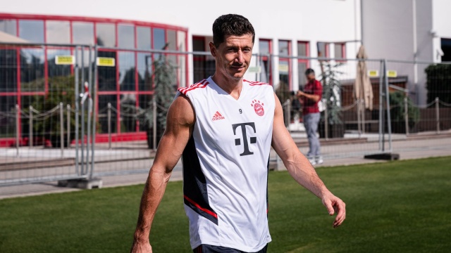 Niemieccy dziennikarze potwierdzają, że Robert Lewandowski zostanie piłkarzem Barcelony. Kapitan polskiej reprezentacji podpisze trzyletni kontrakt i w sobotę pożegna się ze swoimi kolegami z Bayernu Monachium. Już w niedzielę uda się na pierwsze zgrupowanie Katalończyków w USA.