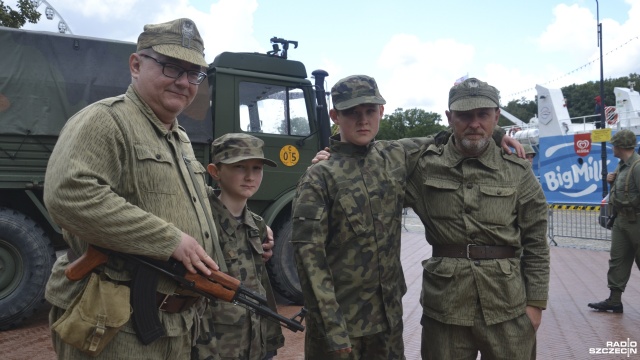 W Kołobrzegu trwa Zlot Zimnowojenny. Miłośnicy militariów i historii powinni pojawić się przy miejscowej latarni morskiej.