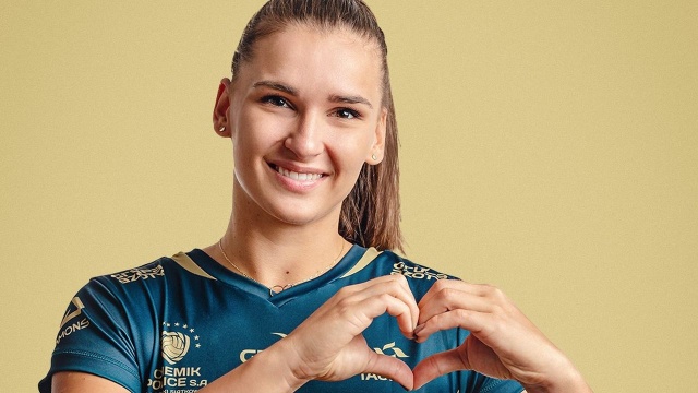 Reprezentantka Słowacji siatkarką klubu Grupa Azoty Chemik Police. Lenka Ovekov została nową zawodniczką mistrzyń Polski.