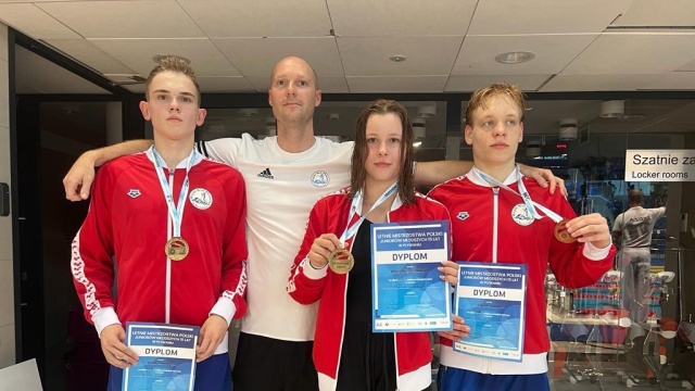 10 medali w tym 5 złotych, 2 srebrne i 3 brązowe zdobyli reprezentanci MKP Szczecin w Mistrzostwach Polski juniorów 15-letnich w pływaniu.
