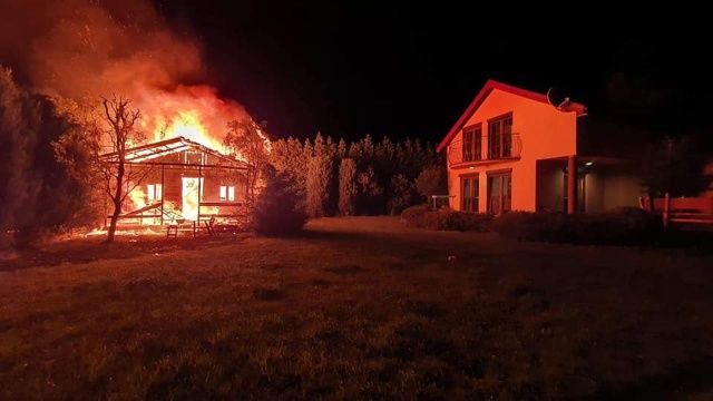 Najpierw był grill, a następnie pożar - w efekcie spłonął domek letniskowy.