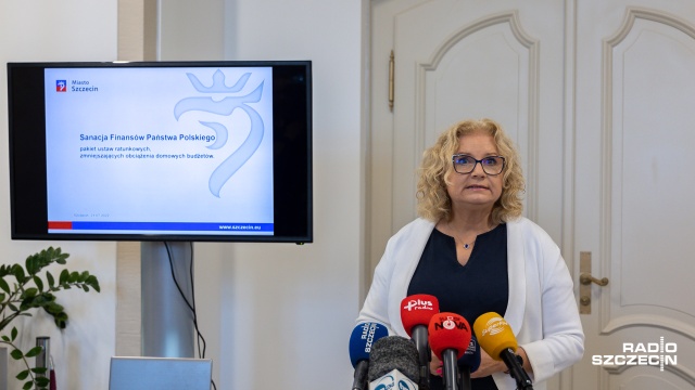 Skarbniczka Szczecina, jednego z najbardziej zadłużonych miast w Polsce, apeluje do rządu, aby dał więcej pieniędzy samorządom.