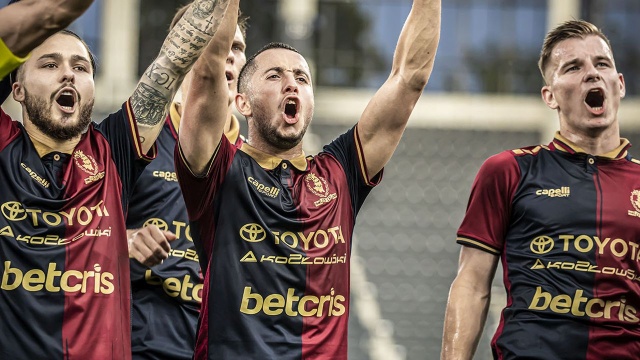 Wykorzystać atut własnego boiska i odnieść zwycięstwo - to cel piłkarzy Pogoni na mecz z Broendby Kopenhaga w drugiej rundzie eliminacji Ligi Konferencji Europy.