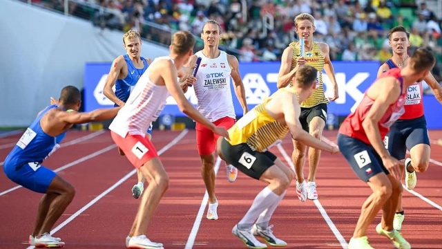 Polska sztafeta 4x400 m mężczyzn awansowała do finału lekkoatletycznych mistrzostw świata w Eugene.
