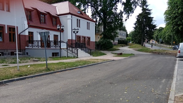 Trzeba będzie uzupełnić tynki, pomalować ściany, wymienić drzwi i wykonać posadzki.