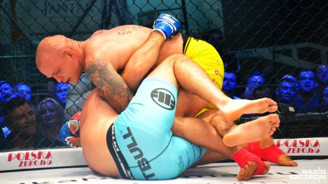 10 walk w formule MMA, wygrana Polki nad Brazylijką w najważniejszym starciu wieczoru i zwycięstwo zawodnika z Kołobrzegu przed własną publicznością - tak wyglądała gala Armia Fight Night 14.