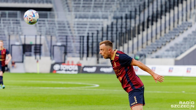 Piłkarze Pogoni po powrocie z Danii odbyli w sobotę ostatni trening przed jutrzejszym meczem z Jagiellonią Białystok w rozgrywkach o mistrzostwo Polski.
