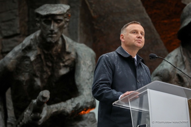 Prezydent Andrzej Duda mówił podczas uroczystości na Placu Krasińskich w Warszawie, że Polska nigdy nie przestanie dziękować Powstańcom Warszawskim.