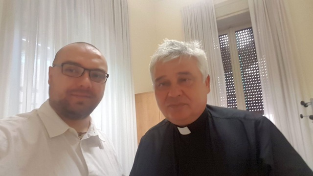 Papieski jałmużnik kard. Konrad Krajewski pozdrowił szczecińską Fundację księdza Wojtka i jej darczyńców.