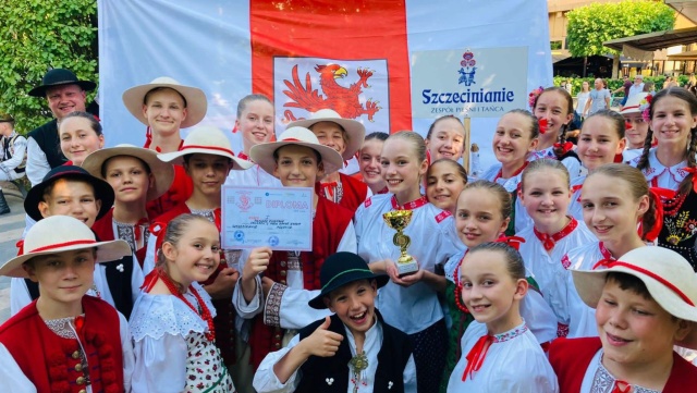 Najmłodsza reprezentacja Zespołu Pieśni i Tańca Szczecinianie wygrała 26. Międzynarodowy Dziecięcy Festiwal Folkloru Catalina w rumuńskim Jassy.