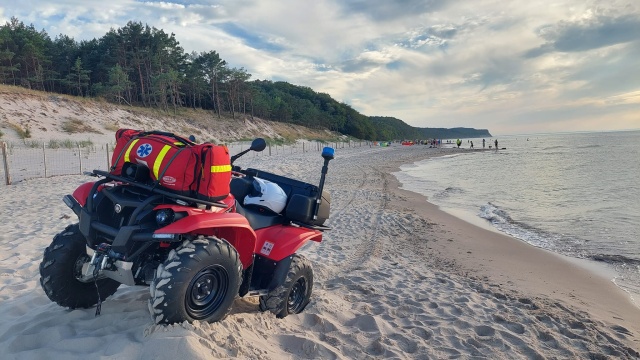 Do zdarzenia doszło po godzinie 14 w Wisełce. Dryfujące ciało zauważyli plażowicze. Strażacy wyciągnęli je z wody.