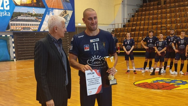 Piłkarze ręczni Sandry SPA Pogoni zajęli 2. miejsce w turnieju o Puchar Prezesa Górnika Zabrze.