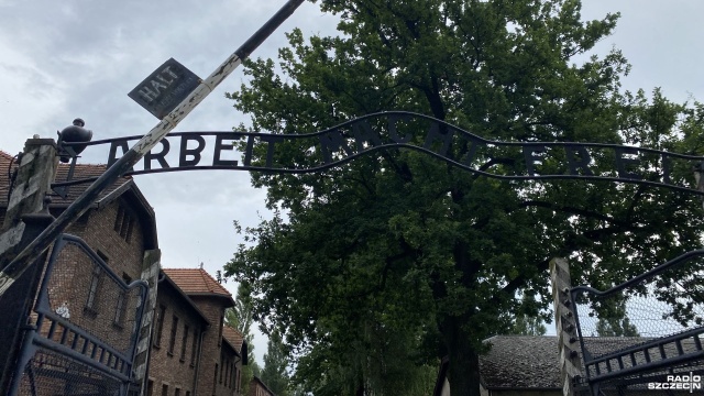 Ponad 150 osób wzięło udział w uroczystościach upamiętniających 80-tą rocznicę śmierci świętej Edyty Stein w obozie Auschwitz-Birkenau.
