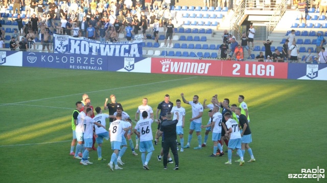 Beniaminek rozgrywek pokonał w Kołobrzegu Wisłę Puławy 2:1 w dzisiejszym meczu 5. kolejki rozgrywek.