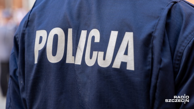 Ministerstwo spraw wewnętrznych i administracji informuje, że w działania wzdłuż biegu Odry jest zaangażowanych 1553 policjantów i 452 strażaków.