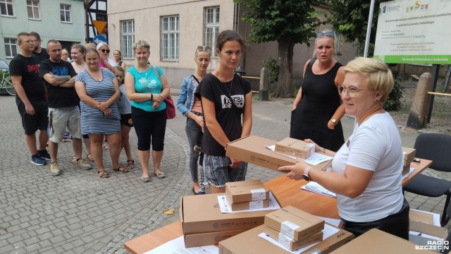 Ponad 200 laptopów za kwotę pół miliona złotych trafiło do dzieci z popegeerowskich rodzin w gminie Dobra Nowogardzka.