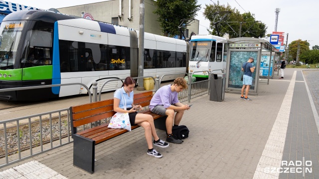 Prawie godzina oczekiwania na odjazd autobusu - to problem pasażerów szczecińskiej komunikacji miejskiej podróżujących przez pętlę Gumieńce w kierunku Mierzyna, Lubieszyna czy Dobrej.