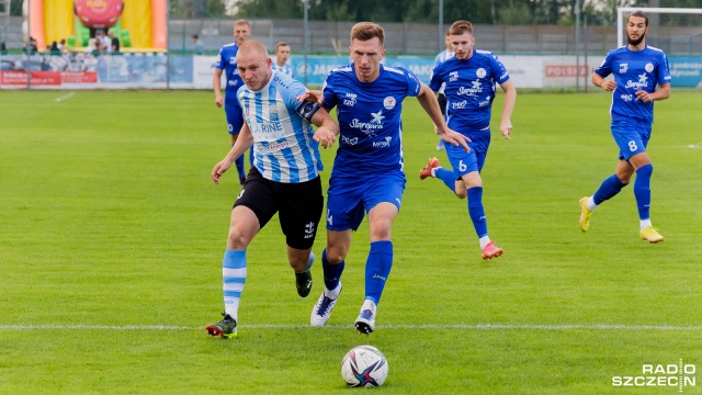 Derby Pomorza Zachodniego dla piłkarzy Świtu. Szczecinianie pokonali Błękitnych Stargard 3:0 w 5 kolejce rozgrywek grupy II 3 ligi. To pierwsza porażka stargardzian w tym sezonie.