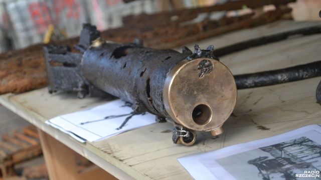 Przypadek, ale też wielka czujność ekipy budowlanej sprawiły, że Muzeum Oręża Polskiego w Kołobrzegu wzbogaciło się o nowe eksponaty. Muzealnicy przedstawili to, co udało się wydobyć z ziemi w okolicach Białogardu.