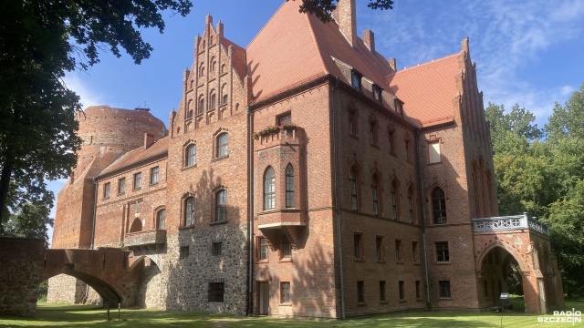 Jeden z najpiękniejszych zamków na Pomorzu Zachodnim otwiera się dla turystów. W sobotę i niedzielę będzie można zwiedzieć zamek w Pęzinie niedaleko Barzkowic i Stargardu.