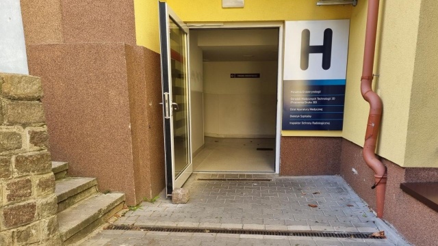 Na rentgen i USG w Szpitalu Klinicznym Nr 2 PUM w Szczecinie trzeba się dostać innym wejściem.