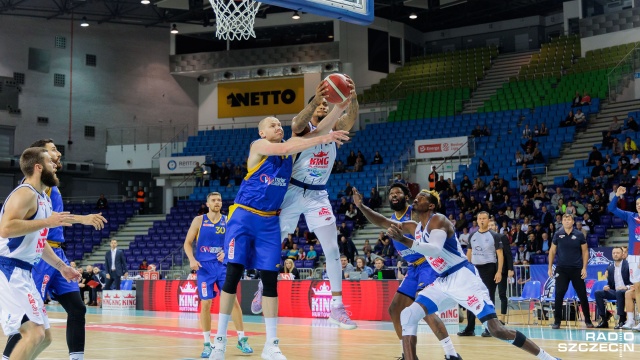 Koszykarze Kinga od porażki rozpoczęli zmagania w rozgrywkach o mistrzostwo Polski.
