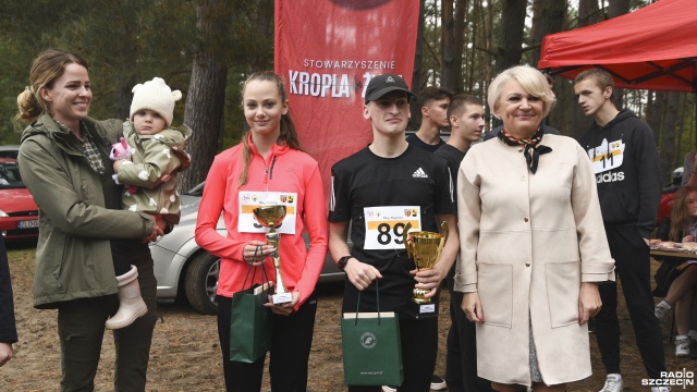 Młodzież z OHP, szkół podstawowych i zawodowych, czyli łącznie 120 osób wystartowało dziś w Biegu Papieskim w Łobzie.
