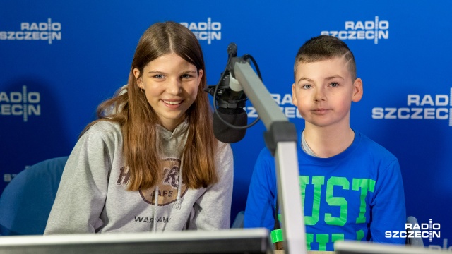 Dwójka laureatów Lekturiady odwiedziła redakcję Radio Szczecin. Zuzanna Dudek z Mierzyna i Piotr Goździela ze Świdwina zobaczyli pracę radia od kuchni i zwiedzili każdy zakamarek naszej siedziby.