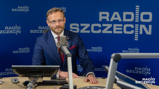 Szukajmy oszczędności, ale nie kosztem bezpieczeństwa - tak wojewoda zachodniopomorski komentuje decyzje samorządowców, którzy decydują się na brak oświetlenia w nocy.