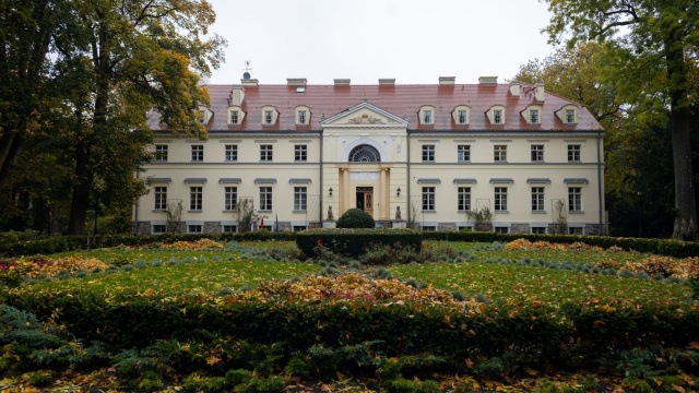 Historyczny folwark w Przelewicach będzie zmodernizowany i rozbudowany. Właśnie podpisano umowę z wykonawcą - to firma z Dolic.