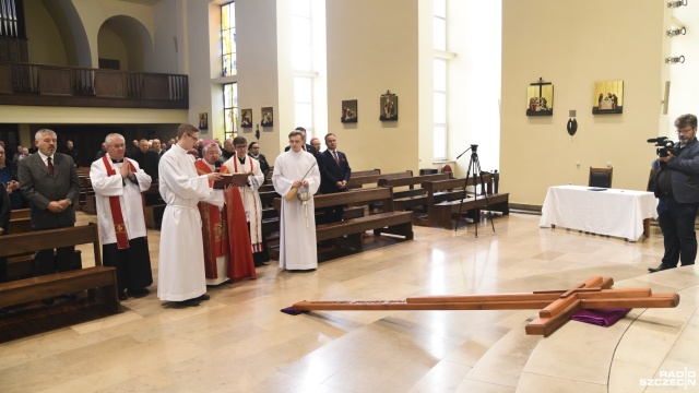 Nie daj się zwyciężyć złu, ale zło dobrem zwyciężaj - mówił w środę podczas kazania w seminarium duchownym w Szczecinie arcybiskup Andrzej Dzięga.