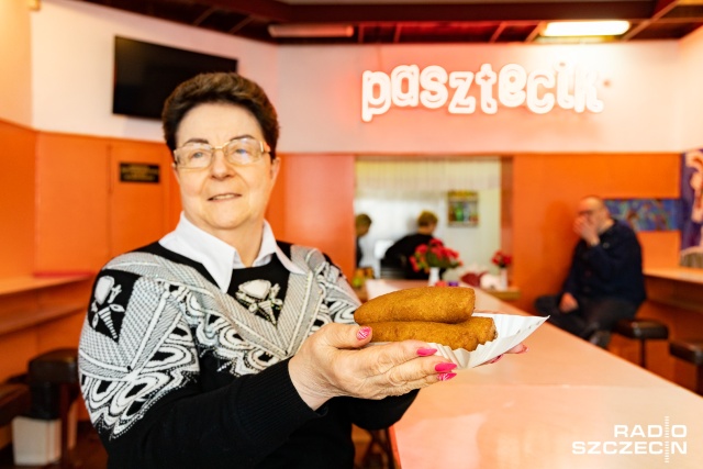 Z nadzieniem mięsnym, serowo-pieczarkowym czy kapustą i grzybami. Do każdego obowiązkowo barszczyk.