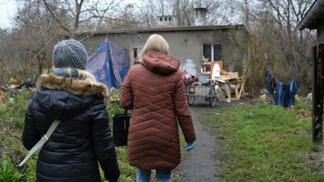 Urzędnicy opracowali właśnie plan wsparcia osób bezdomnych. Ruszyły już pierwsze patrole, które sprawdzają stałe miejsca, w których najczęściej spędzają mroźne noce osoby bez dachu nad głową.