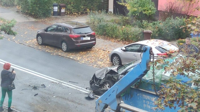 Do groźnie wyglądającej kolizji doszło przed godz. 10 na ul. Poniatowskiego w Szczecinie. Zderzyły się dwa samochody osobowe.