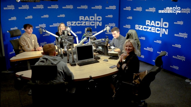 Uczniowie Zespołu Szkół Rolniczych Centrum Kształcenia Zawodowego w Świdwinie odwiedzili o poranku audycję Radio Szczecin na Dzień Dobry. Nastolatkowie w ramach zajęć tworzą szkolną telewizję i chcieli zobaczyć z bliska, jak powstaje nasz poranny program.