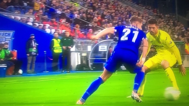 Piłkarze Lecha Poznań pokonali przed własną publicznością hiszpański Villarreal 3:0 (1:0) w ostatniej, szóstej kolejce grupowej fazy Ligi Konferencji UEFA.