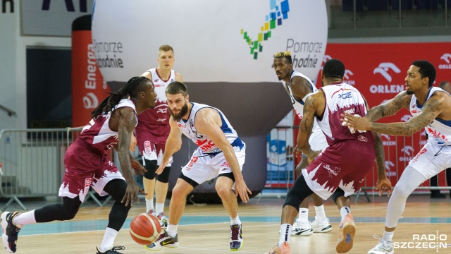 Derby Pomorza Zachodniego w Energa Basket Lidze dla Szczecina. Koszykarze Kinga wygrali w niedzielę z PGE Spójnią Stargard 97:95 (24:20, 21:21, 23:17, 29:37).