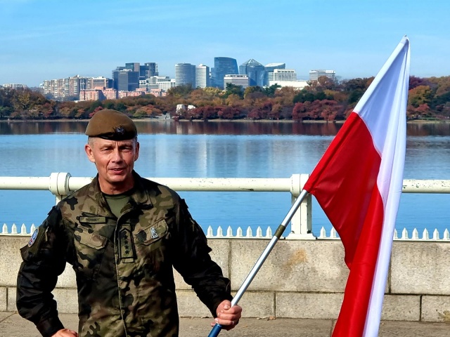 Reprezentował Szczecin i całą Polskę podczas maratonu amerykańskich żołnierzy Marines w Waszyngtonie.
