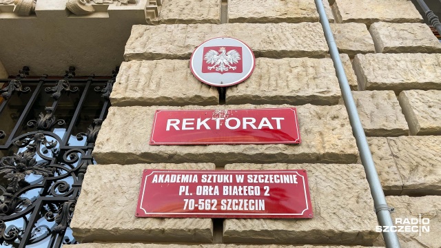 Rektor Akademii Sztuki w Szczecinie w sposób rażący naruszyła przepisy prawa pracy - ocenił sąd.