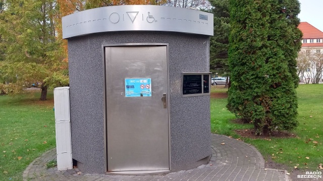 Dekadę temu była pierwszą kołobrzeską toaletą, o której powstawały dziesiątki materiałów prasowych. Jeszcze w tym roku zostanie rozebrana.