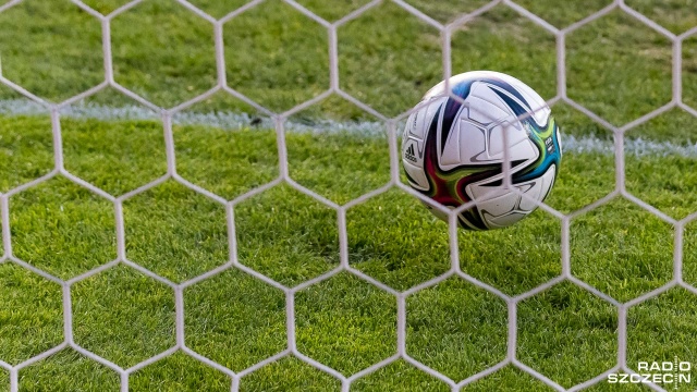 Piłkarze Świtu i Błękitnych chcą zwycięstwami zakończyć rundę jesienną III ligi. Szczecinianie w ostatnim w tym roku ligowym meczu na Kaszubach zmierzą się z Cartusią Kartuzy, natomiast stargardzianie w Swarzędzu spotkają się z tamtejszą Unią.