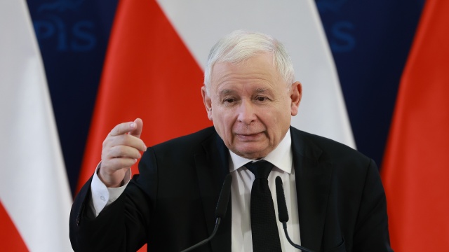 Prezes PiS Jarosław Kaczyński powiedział, że pieniądze z unijnego Krajowego Planu Odbudowy trafią do Polski.