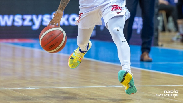 Koszykarze Kinga odnieśli trzecie z rzędu i szóste w tym sezonie zwycięstwo w rozgrywkach o mistrzostwo Polski. Szczecinianie w czwartkowy wieczór pokonali na wyjeździe Twarde Pierniki Toruń 81:73 w Energa Basket Lidze.