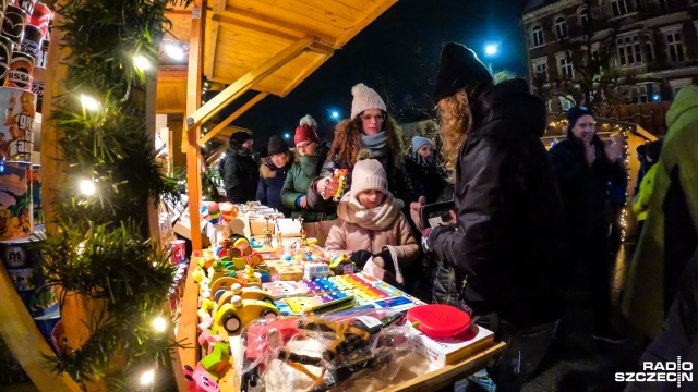 Trochę wysoko i zimno - koło młyńskie jedną z najbardziej obleganych atrakcji szczecińskiego Jarmarku Bożonarodzeniowego.