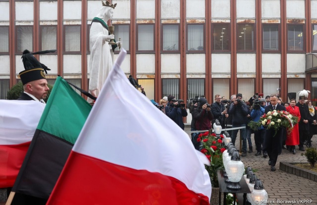 Prezydent Andrzej Duda z okazji Barbórki odwiedził Pawłowice na Śląsku oraz Kopalnię Węgla Kamiennego Pniówek, w której w kwietniu doszło do katastrofy.