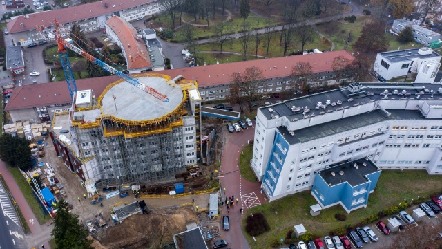 Budynek już stoi, zostały pracy wykończeniowe. Jesienią przyszłego roku nowy oddział zakaźny w szpitalu wojewódzkim w Szczecinie przyjmie pierwszych pacjentów.