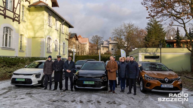 Pięć samochodów elektrycznych dla Urzędu Morskiego w Szczecinie i Generalnej Dyrekcji Dróg Krajowych i Autostrad. Zakup aut za prawie 700 tysięcy złotych sfinansował Wojewódzki Fundusz Ochrony Środowiska w Szczecinie.