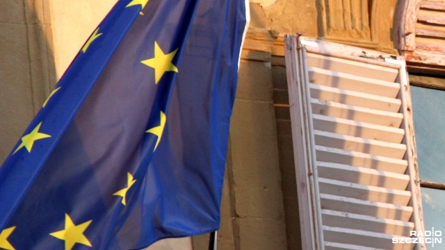 Brak zgody na dziewiąty pakiet unijnych sankcji wobec Rosji - ambasadorom 27 ponownie nie udało się osiągnąć porozumienia. Rozmowy mają być kontynuowane we wtorek.