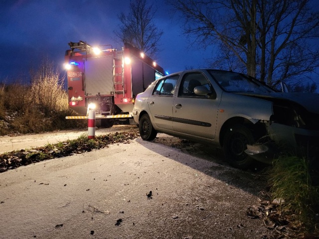 Wypadek na drodze między miejscowościami Skoszewo i Zagórze w powiecie kamieńskim.