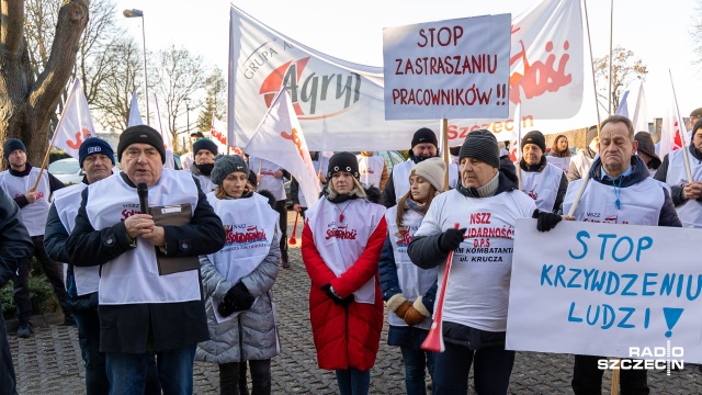 Związkowcy z Solidarności pikietowali pod szczecińską siedzibą Instytutu Pamięci Narodowej w obronie trzech pracownic, które dyscyplinarnie zwolnił poprzedni dyrektor Paweł Skubisz.